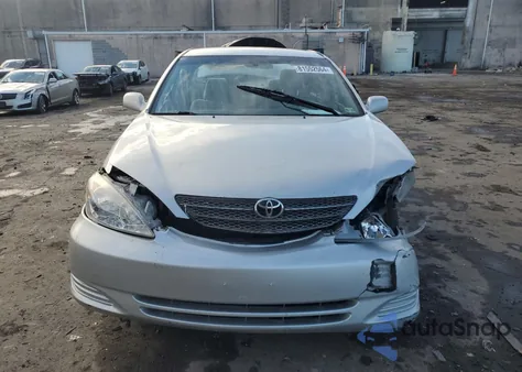 2004 Toyota Camry Le z USA, uszkodzony, nr VIN 4T1BE32K14U846450